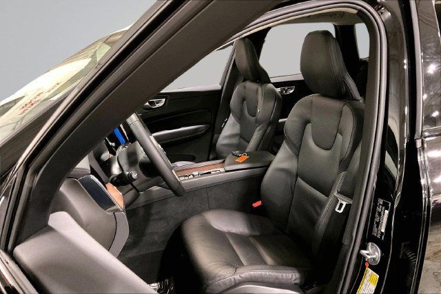 Used 2024 Volvo XC60 B5 Plus AWD/4WD image 28