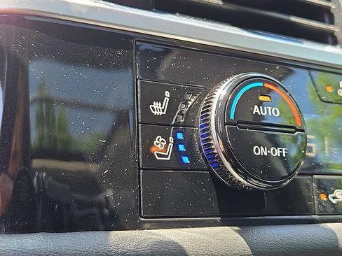 Used 2023 Nissan Pathfinder Platinum AWD/4WD image 18