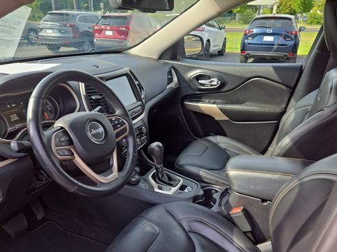 Used 2017 Jeep Cherokee Limited AWD/4WD image 12