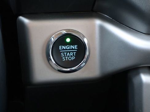 Certified 2023 Ford Expedition XLT image 9