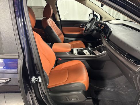 New 2026 Kia Carnival EX FWD image 25