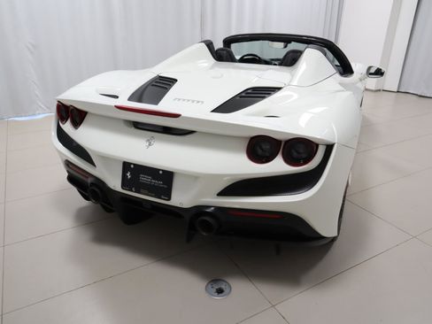 Used 2021 Ferrari F8 Tributo image 11