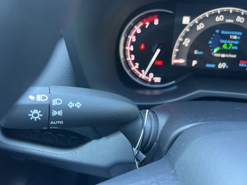 Used 2025 Toyota RAV4 XLE image 33