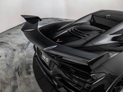Used 2025 Chevrolet Corvette Z06 RWD image 18