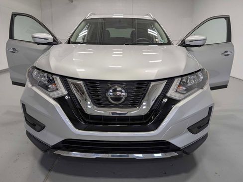 Used 2018 Nissan Rogue SV w/ Premium Package image 15