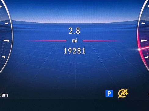 Used 2025 Mercedes-Benz GLC 300 image 29