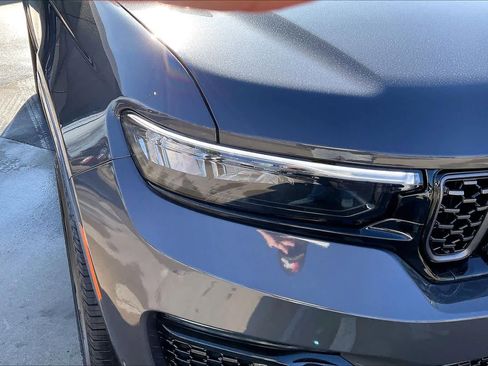 New 2025 Jeep Grand Cherokee Summit image 13