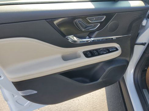 New 2026 Lincoln Corsair Premiere image 8