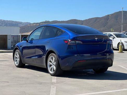 Used 2023 Tesla Model Y Long Range AWD/4WD image 30