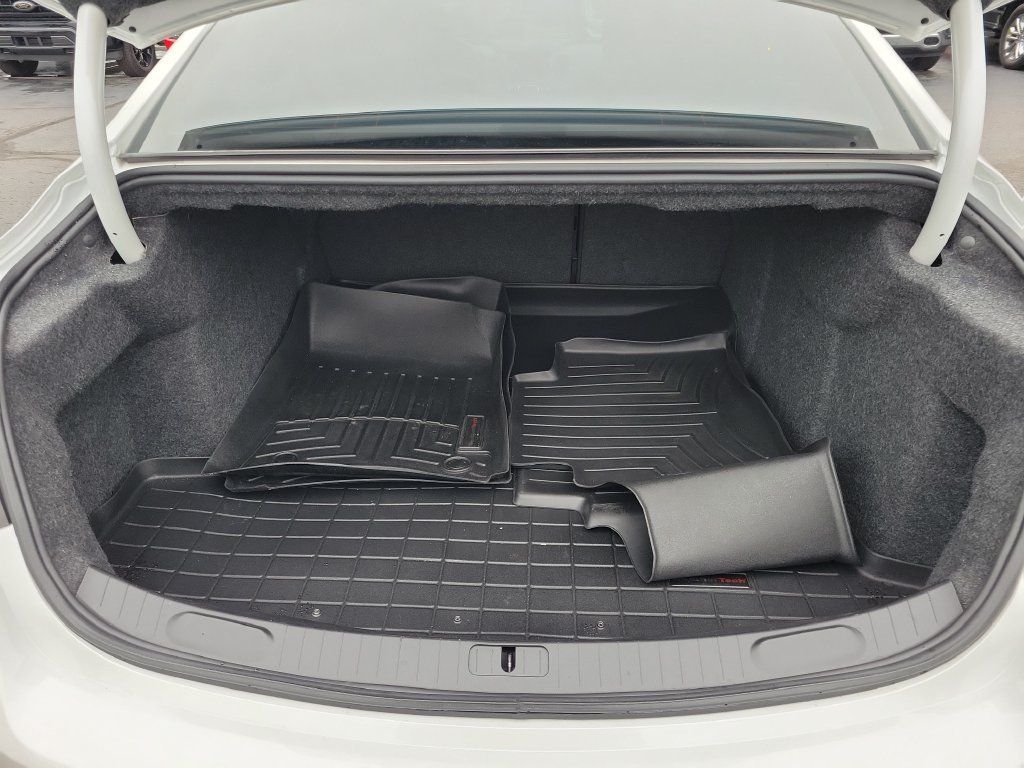 Used 2015 Chevrolet Impala LTZ FWD image 10