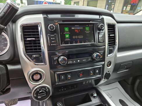 Used 2019 Nissan Titan PRO-4X w/ Pro-4x Convenience Package AWD/4WD image 14
