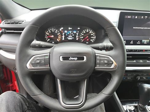 Used 2023 Jeep Compass Limited image 13