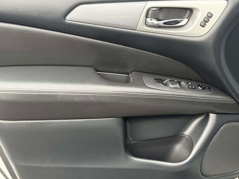 Used 2019 Nissan Pathfinder SL image 11