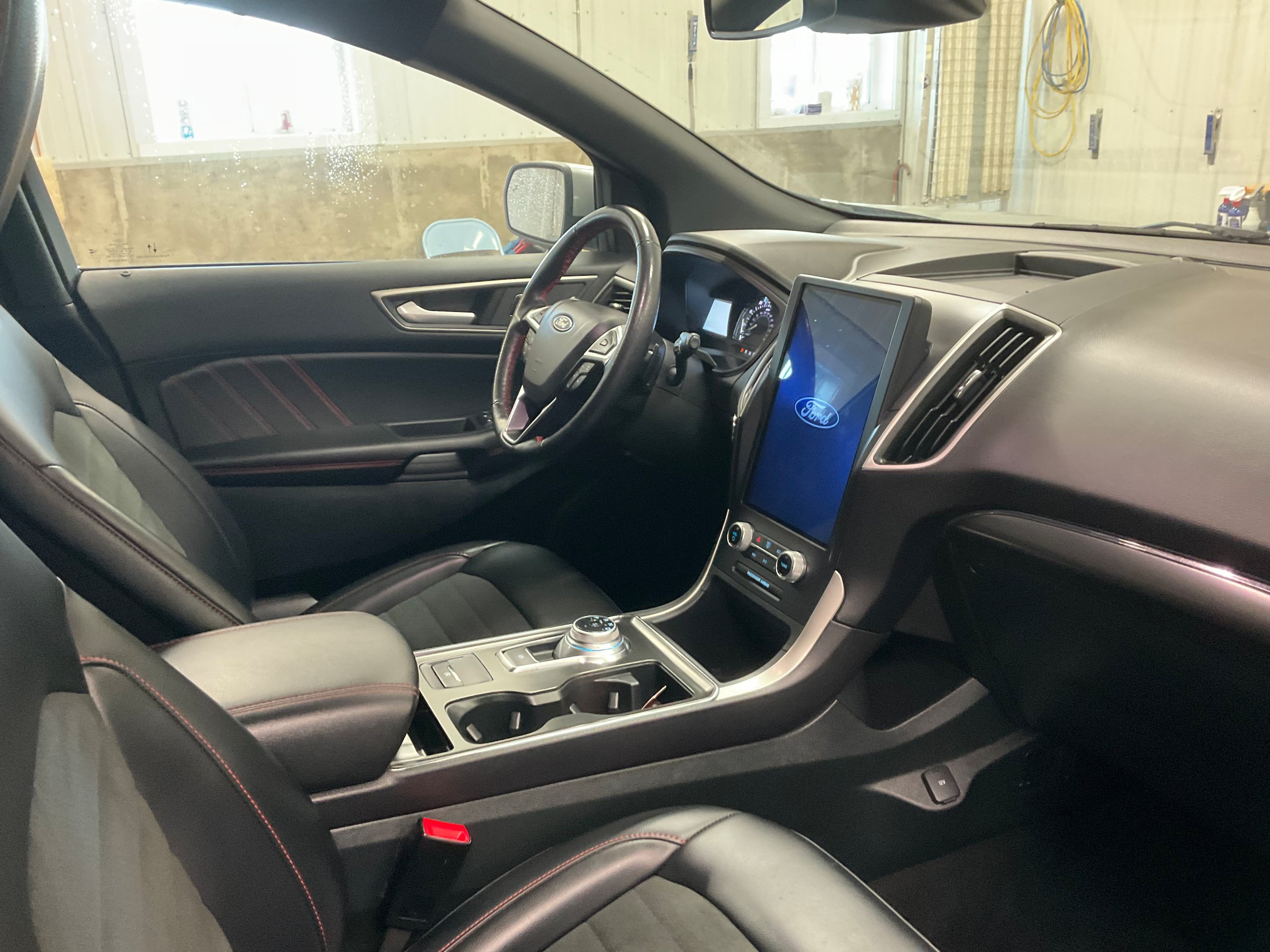Used 2024 Ford Edge ST-Line w/ Class II Trailer Tow Package AWD/4WD image 32