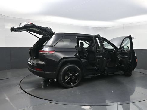 Used 2022 Jeep Grand Cherokee Altitude AWD/4WD image 41