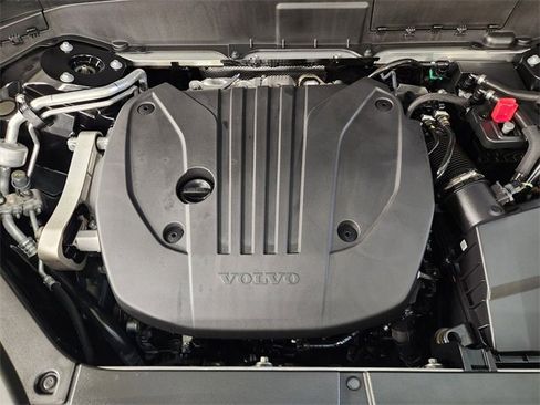 Used 2025 Volvo XC90 B5 Plus image 32