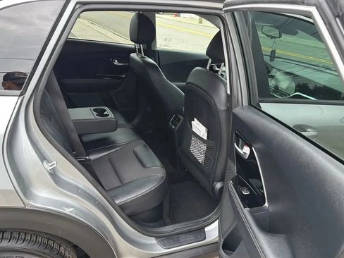 Used 2022 Kia Niro EX FWD image 26
