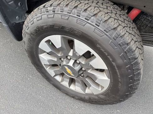 Used 2025 Chevrolet Silverado 2500 Custom w/ Custom Convenience Package image 11