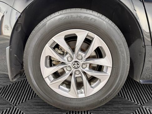 Used 2024 Toyota Sienna LE AWD/4WD image 9
