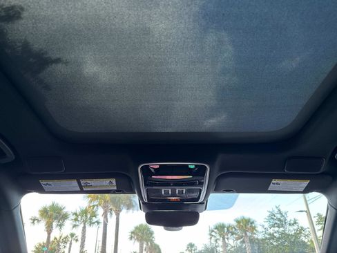 New 2026 Land Rover Range Rover Velar Dynamic SE image 18