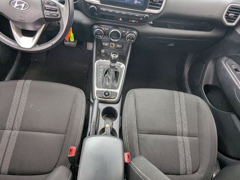 Used 2022 Hyundai Venue SEL FWD image 8