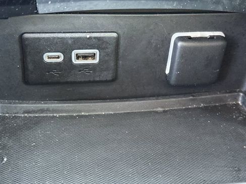 Used 2022 Buick Envision Essence w/ Safety Package image 33