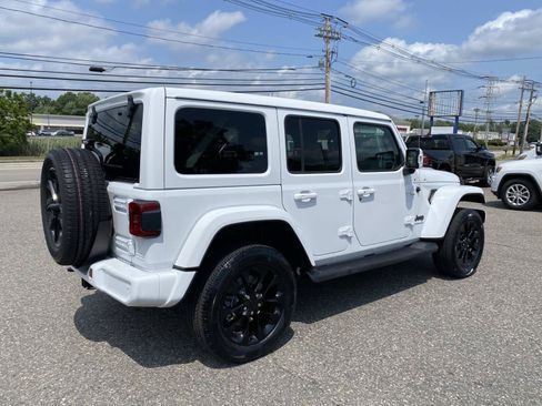 Used 2023 Jeep Wrangler Unlimited Sahara AWD/4WD image 3