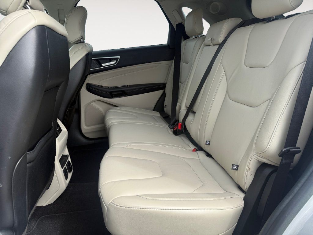 Used 2019 Ford Edge Titanium FWD image 13