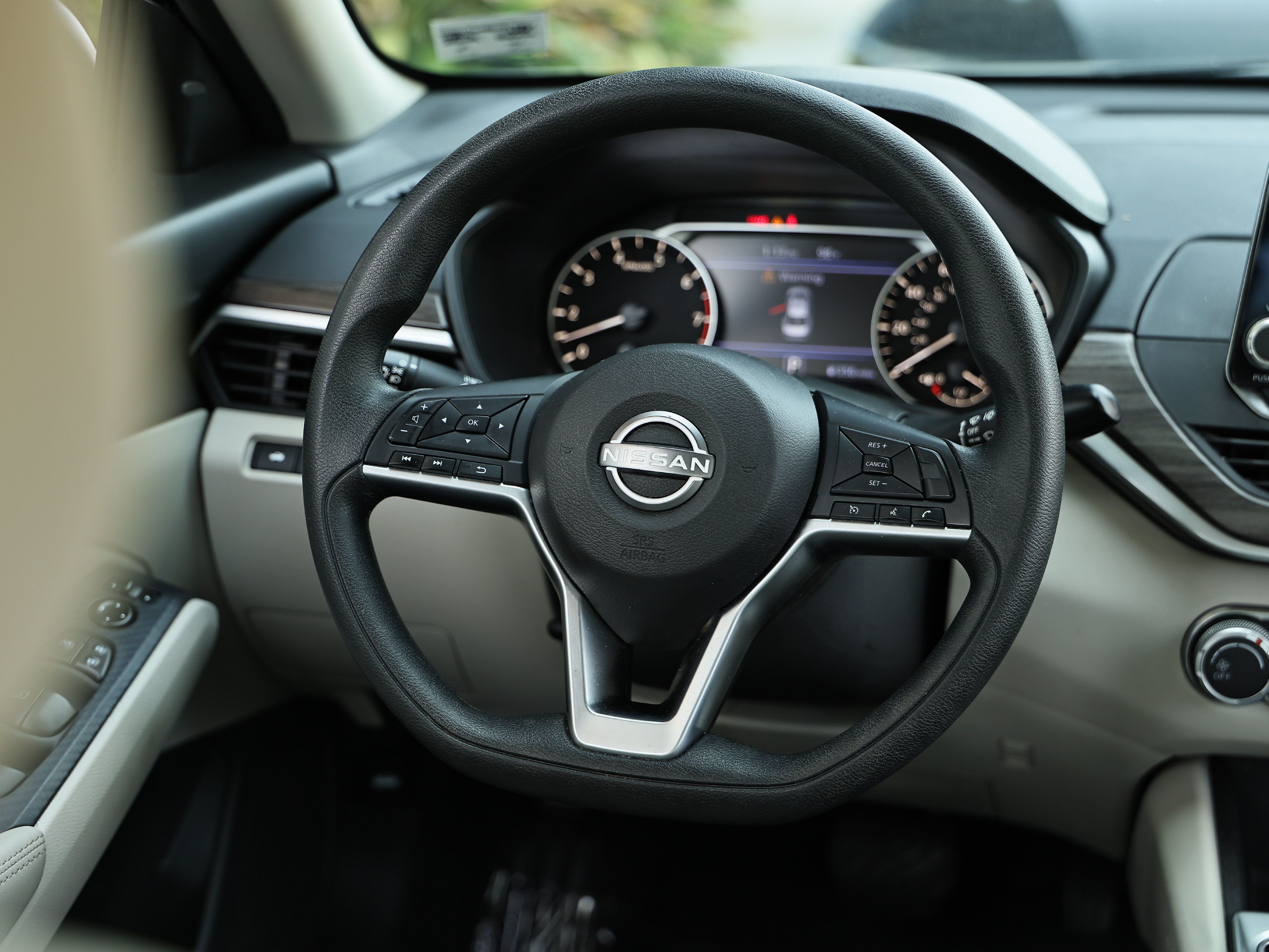 Used 2025 Nissan Altima 2.5 SV FWD image 27