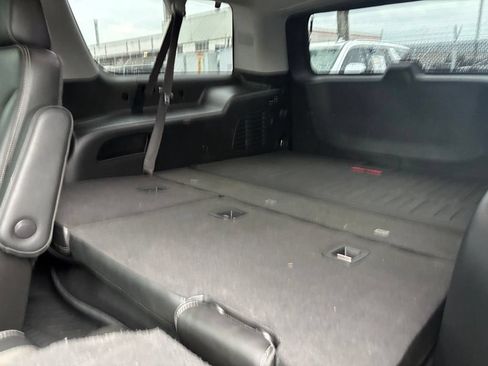 Used 2020 GMC Yukon XL Denali w/ Denali Premium Package RWD image 9