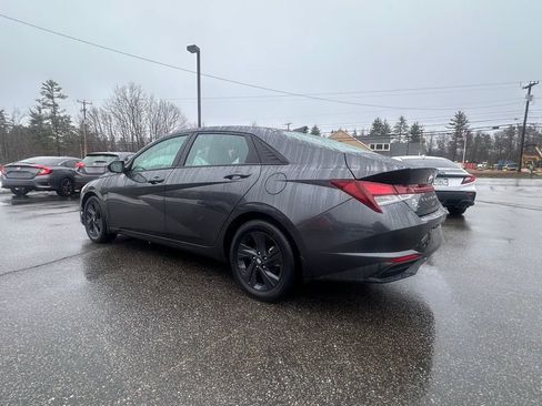 Used 2023 Hyundai Elantra SEL image 3