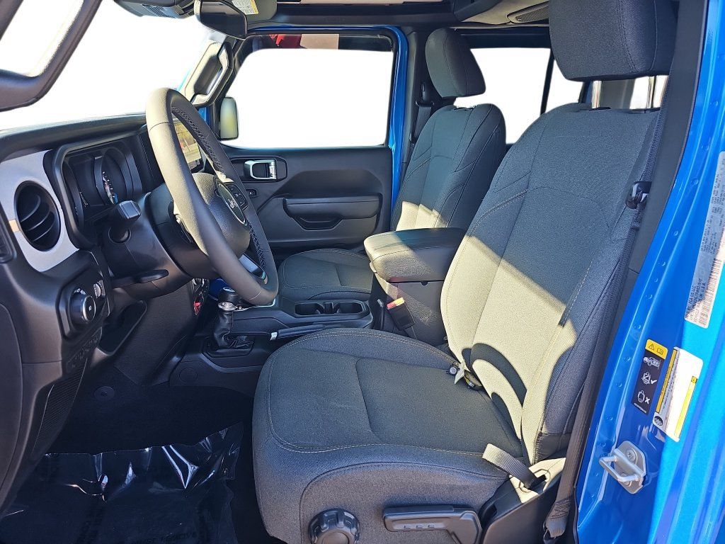 Used 2025 Jeep Wrangler Unlimited Sport AWD/4WD image 15