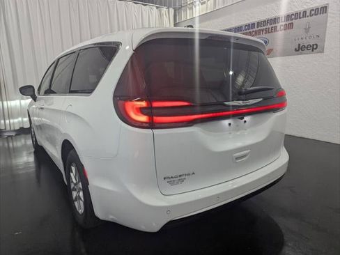 New 2026 Chrysler Pacifica Select image 39