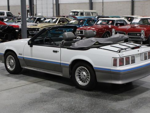 Used 1988 Ford Mustang GT RWD image 3