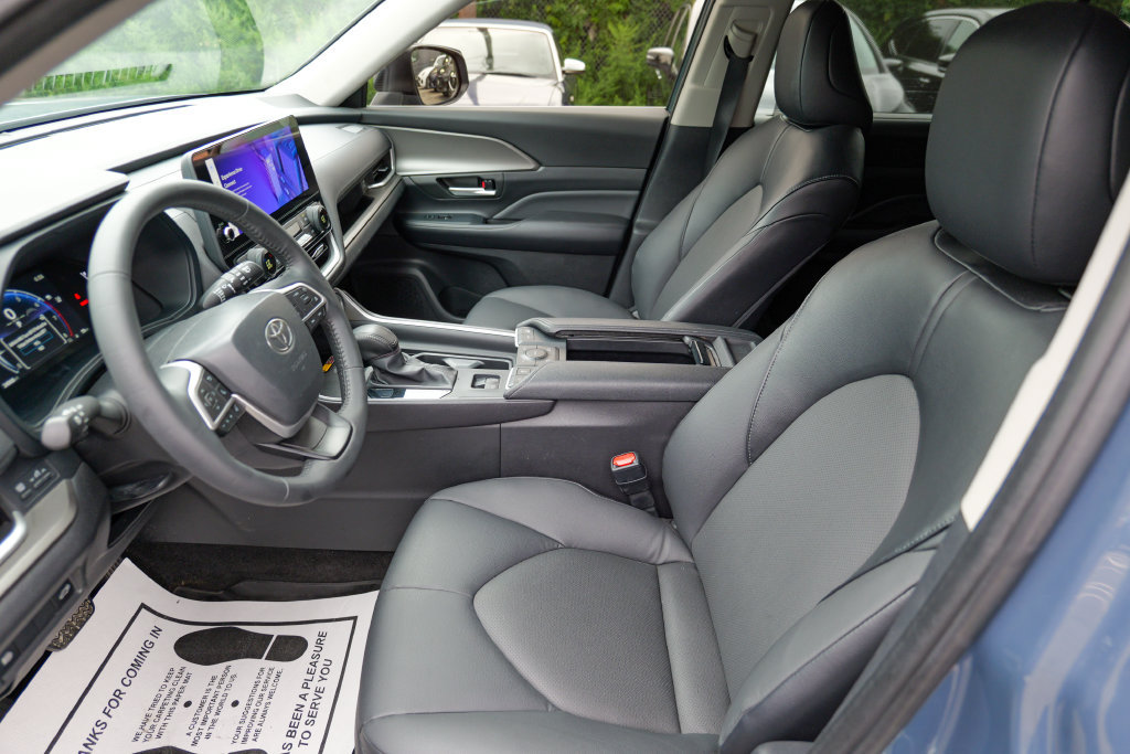 Used 2024 Toyota Grand Highlander AWD image 20