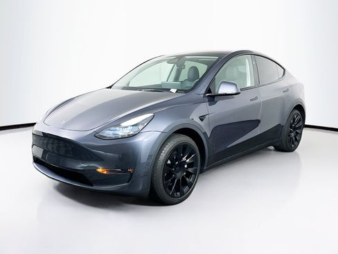Used 2023 Tesla Model Y Long Range AWD/4WD image 3