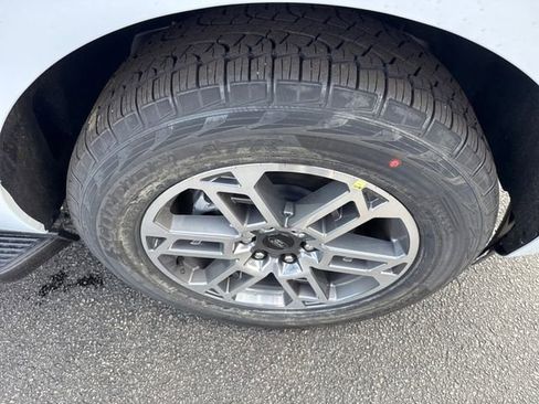 New 2026 Ford Expedition Active image 12