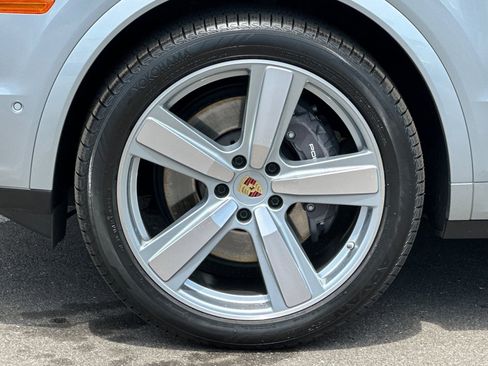Certified 2024 Porsche Cayenne Coupe AWD/4WD image 27