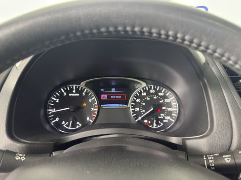 Used 2017 Nissan Pathfinder SL w/ SL Tech Package image 23