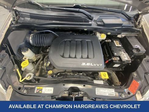 Used 2013 Chrysler Town & Country Touring FWD image 38