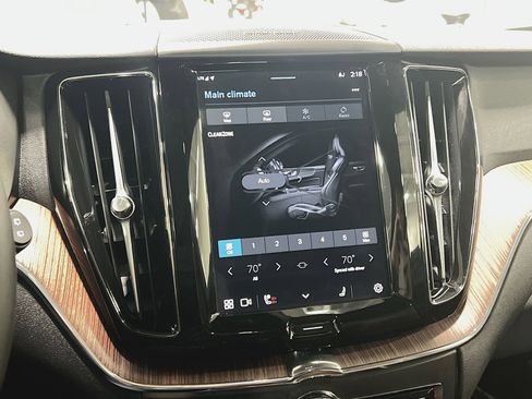 Used 2023 Volvo XC60 B5 Plus w/ Climate Package image 21