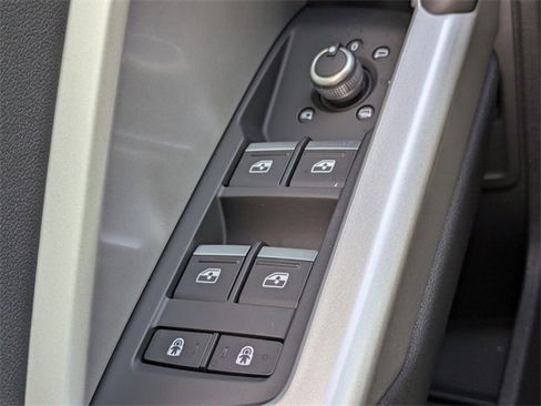 Used 2025 Audi Q3 2.0T Premium w/ Convenience Package image 22