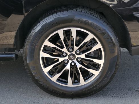 Used 2025 Ford Expedition Max Platinum AWD/4WD image 10