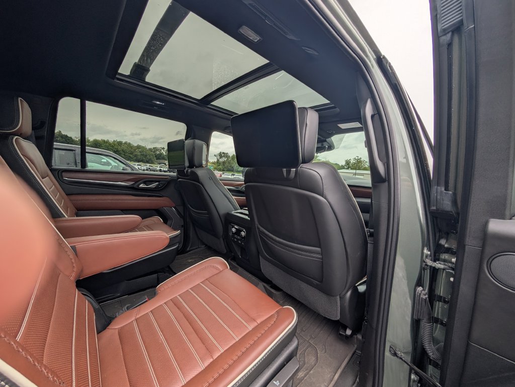 Used 2024 GMC Yukon XL Denali Ultimate AWD/4WD image 19