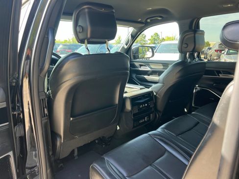 Used 2022 Jeep Wagoneer Series II RWD image 16
