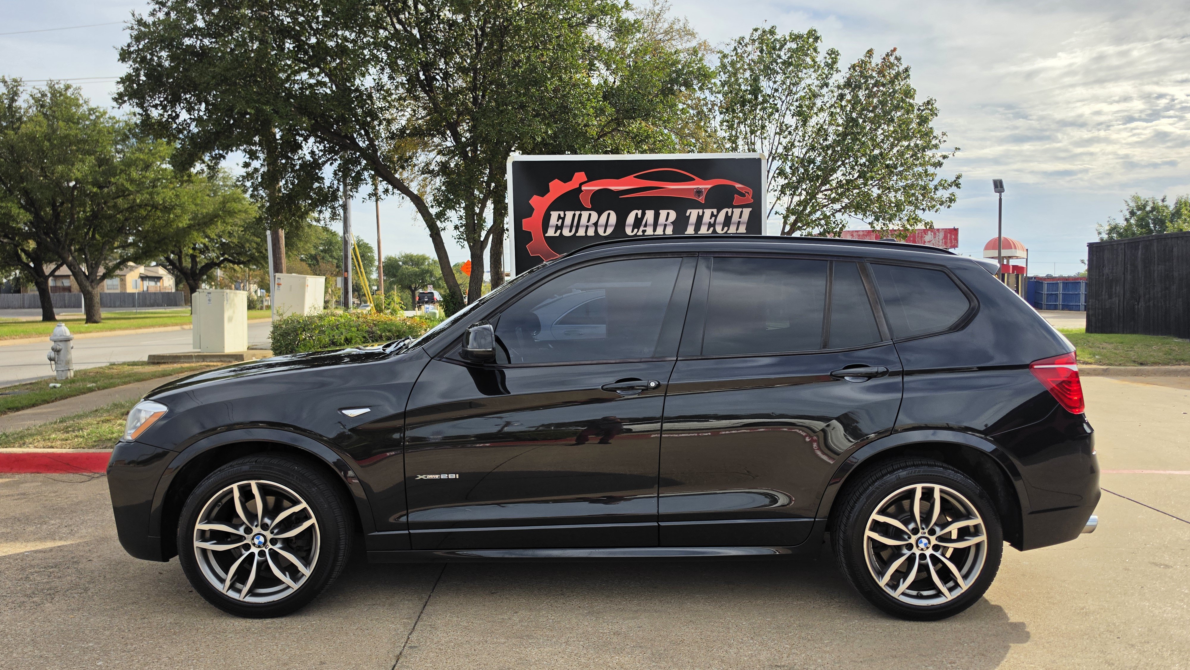 Used 2016 BMW X3 xDrive28i AWD/4WD image 2