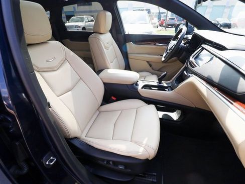 Used 2017 Cadillac XT5 Luxury w/ Driver Awareness Package image 48