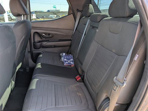 Used 2025 Hyundai Santa Cruz SE image 27