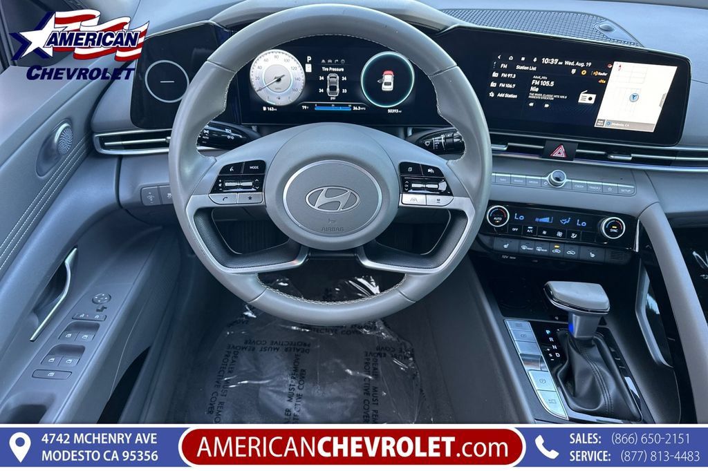 Used 2025 Hyundai Elantra SEL FWD image 17