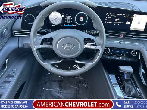 Used 2025 Hyundai Elantra SEL FWD image 17